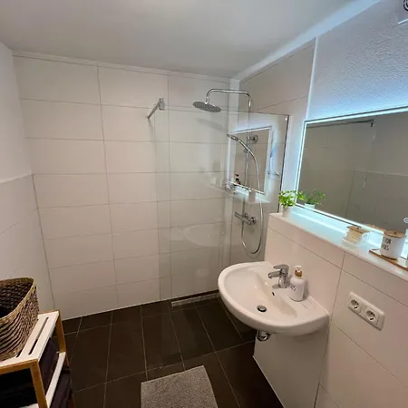 Schoenes Ferienapartement In Feldrandlage アパート *