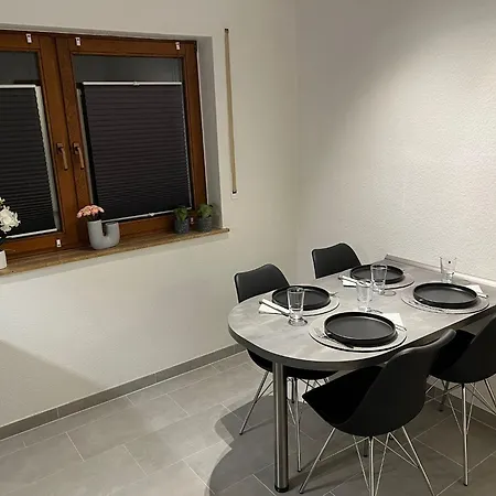 Schoenes Ferienapartement In Feldrandlage ライリンゲン