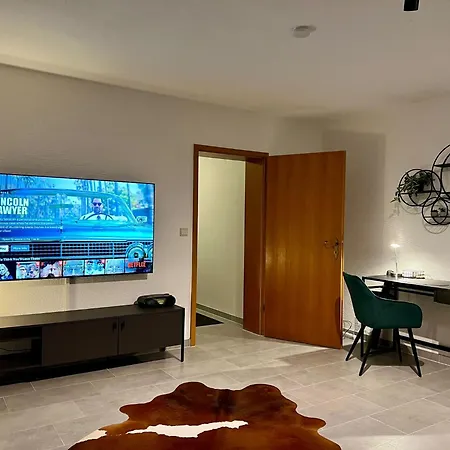 Schoenes Ferienapartement In Feldrandlage アパート ライリンゲン